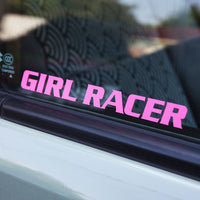 Autocollant GIRL RACER rose posé sur vitre de voiture, sticker féminin étanche déco automobile