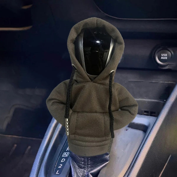 Sweat à Capuche Marron pour levier de vitesse, capuche relevée, ajoutant une touche originale dans l’habitacle de la voiture